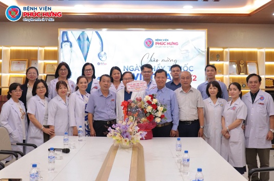 Lãnh đạo UBND phường Cẩm Thành thăm và chúc mừng ngày Thầy thuốc Việt Nam 27/2