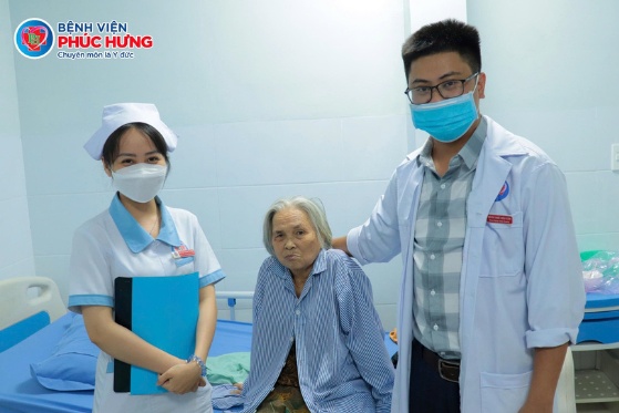 Bệnh viện Phúc Hưng phẫu thuật thành công ca xẹp đốt sống ngực - thắt lưng ở người cao tuổi